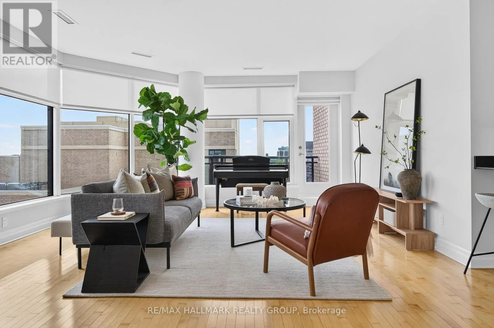 PH05 - 235 KENT STREET