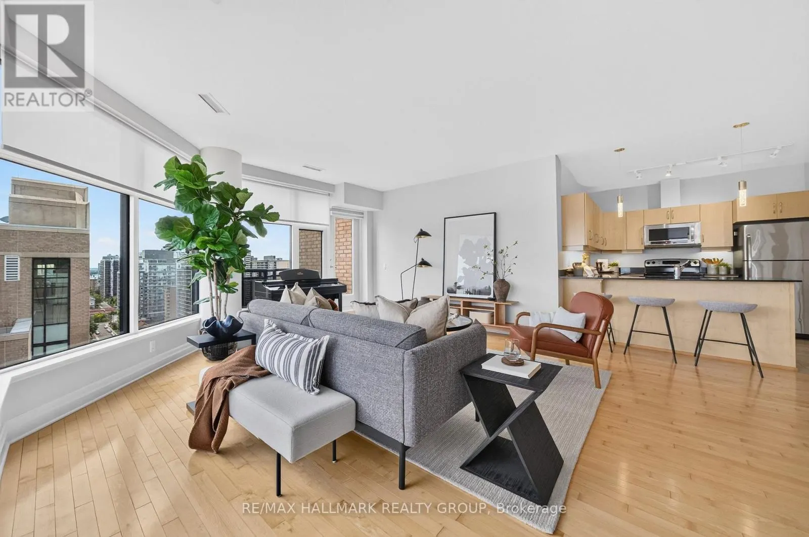 PH05 - 235 KENT STREET
