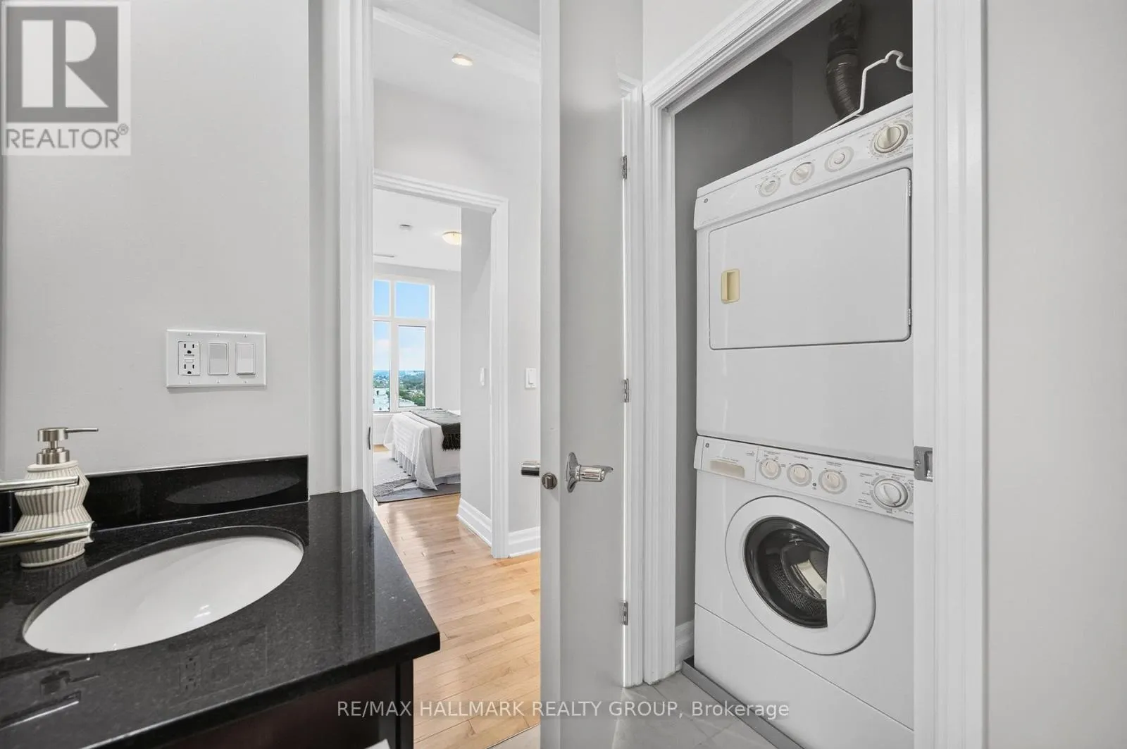 PH05 - 235 KENT STREET