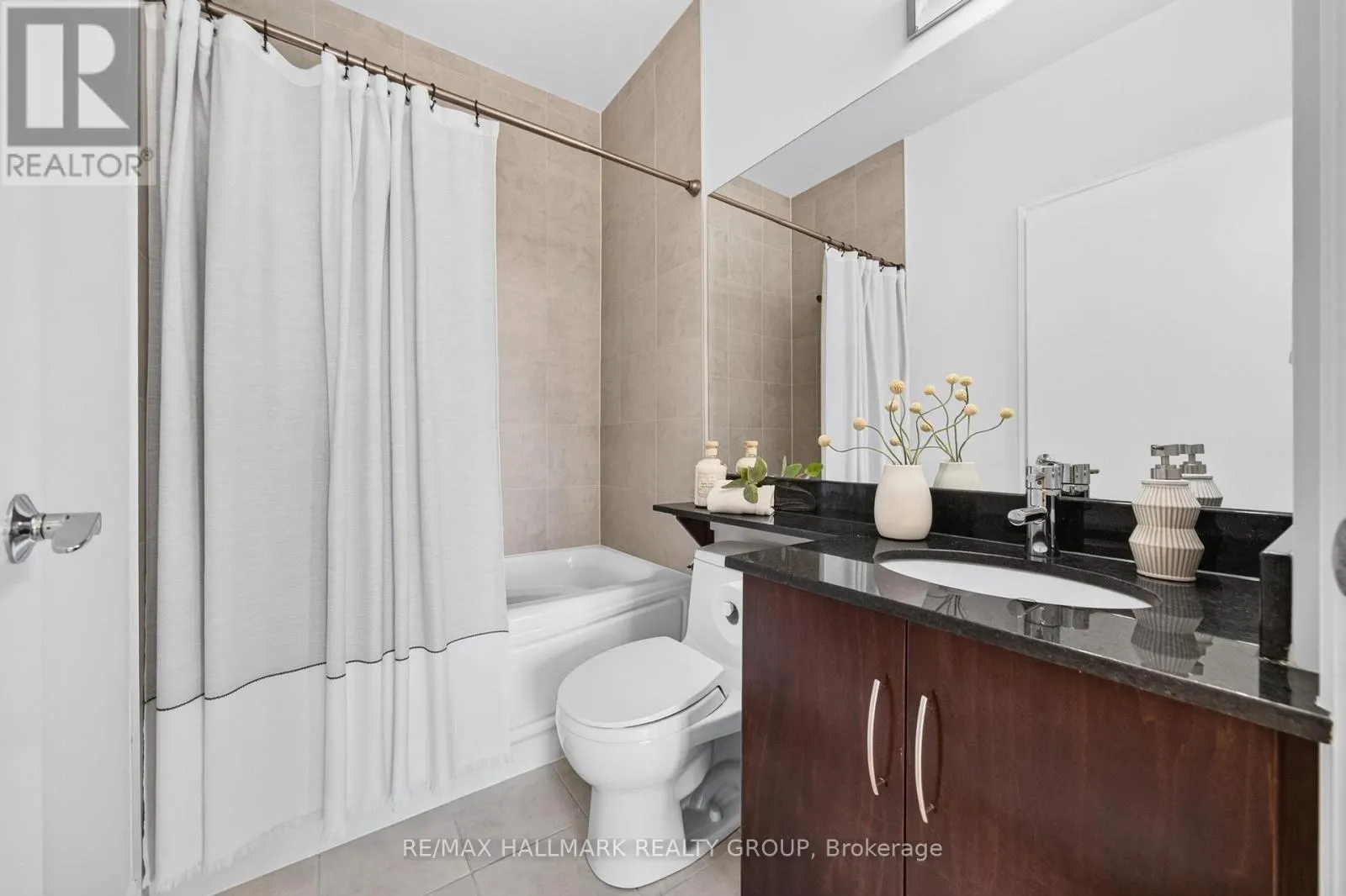 PH05 - 235 KENT STREET