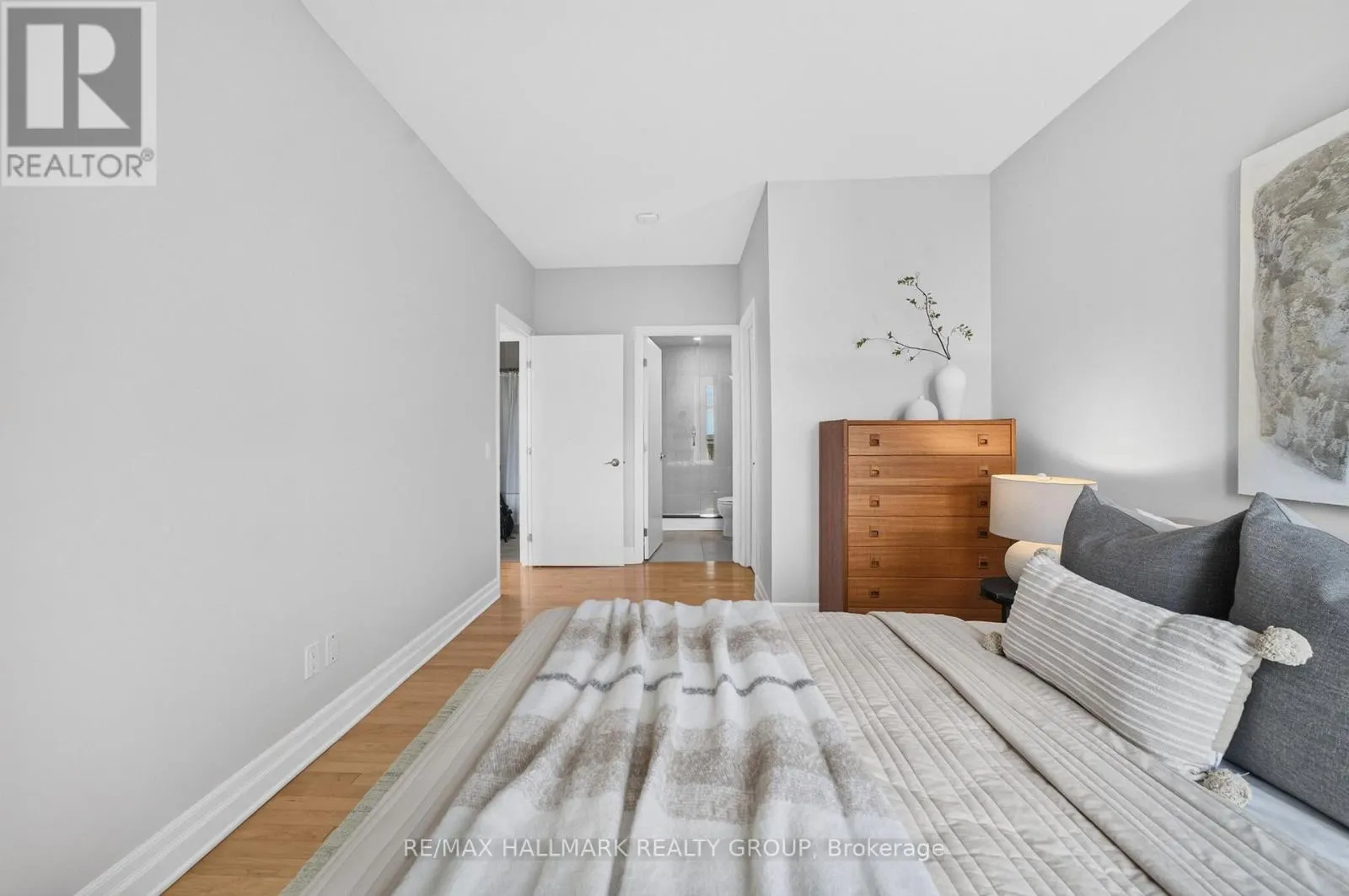 PH05 - 235 KENT STREET