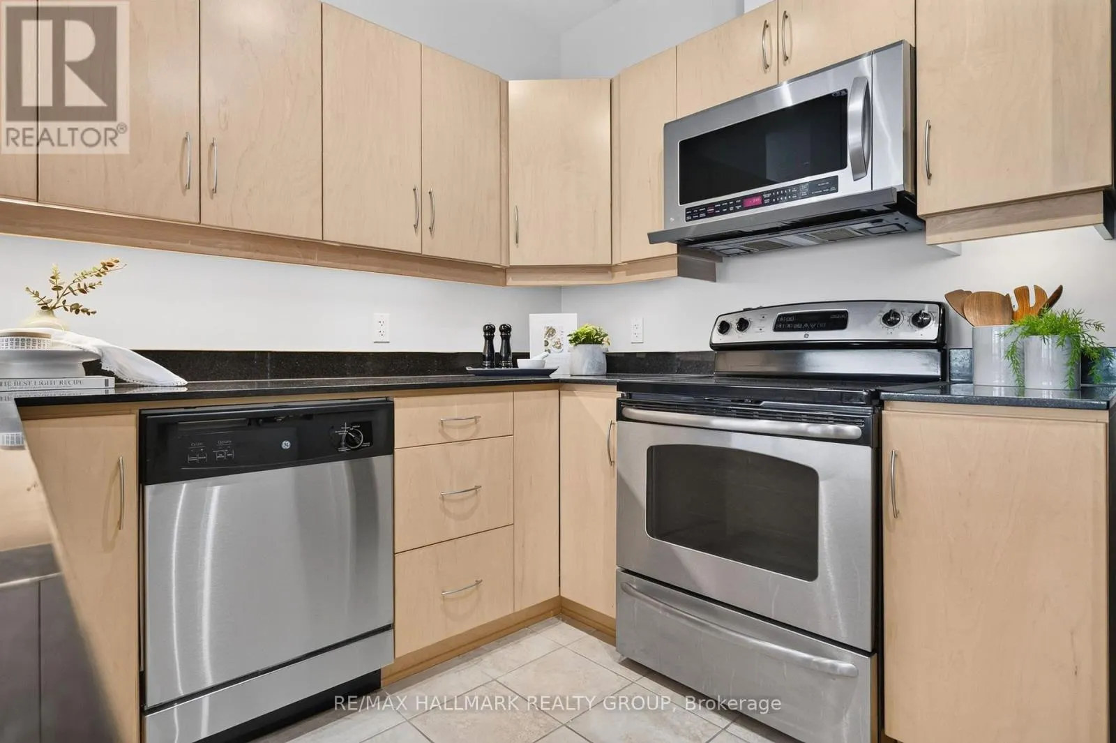 PH05 - 235 KENT STREET