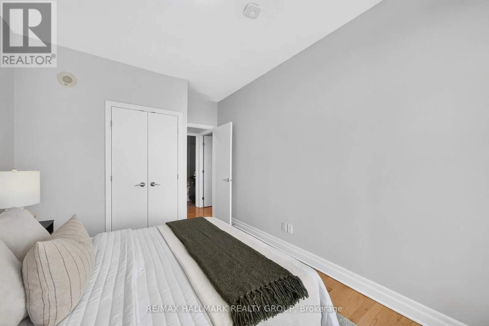 PH05 - 235 KENT STREET