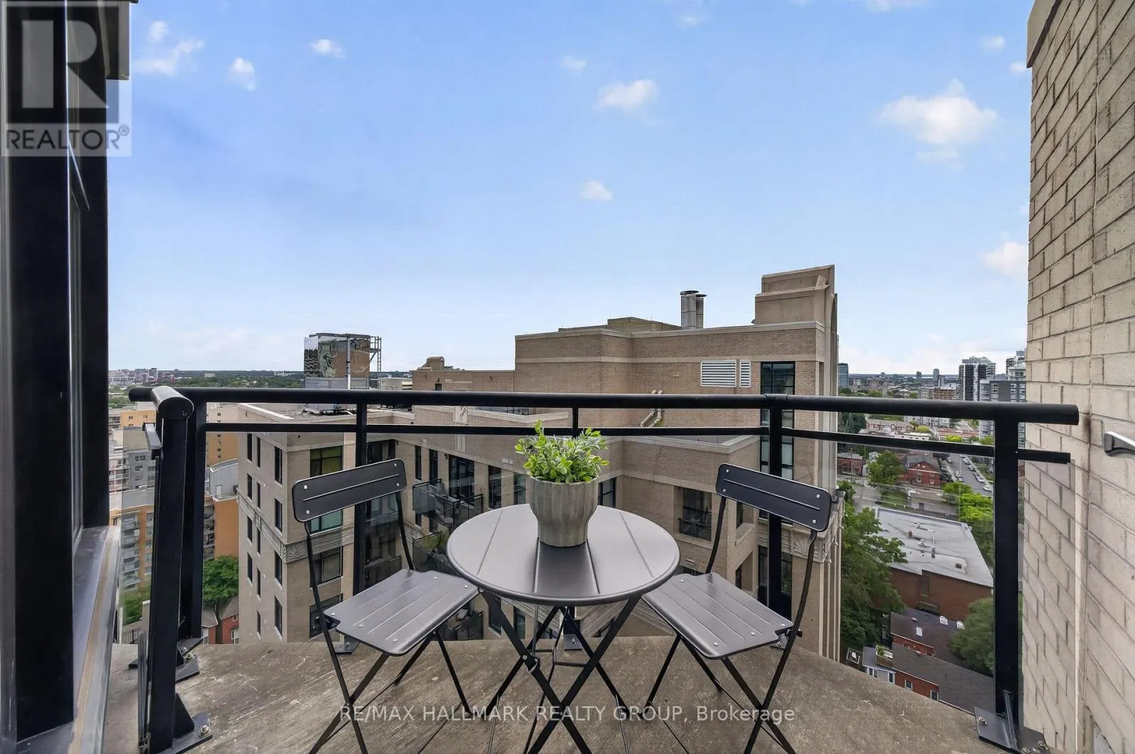PH05 - 235 KENT STREET