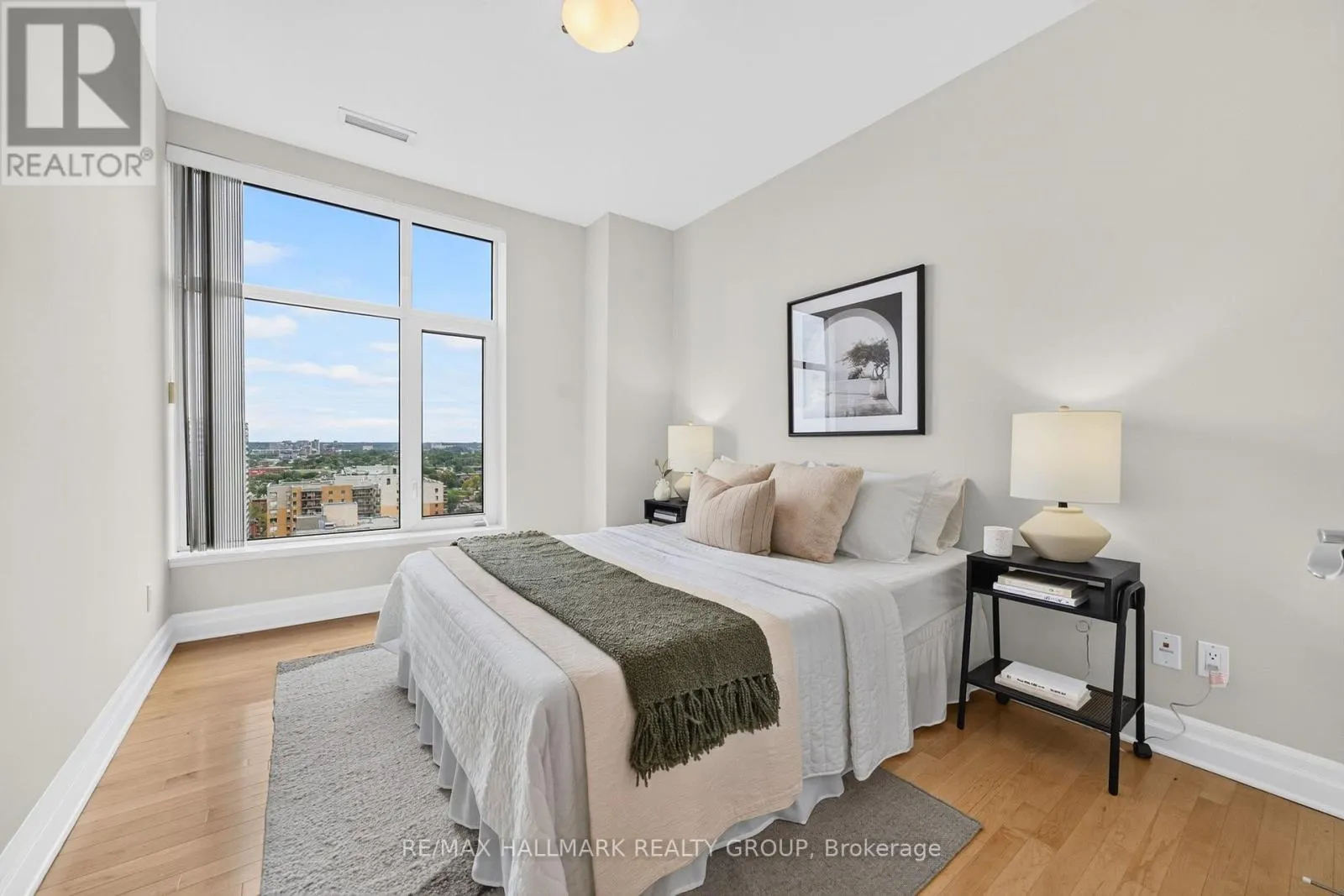 PH05 - 235 KENT STREET