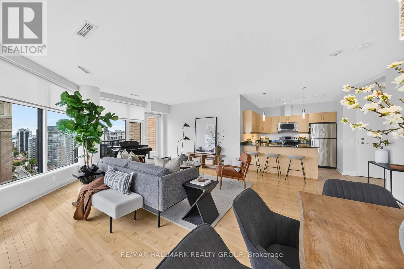 PH05 - 235 KENT STREET