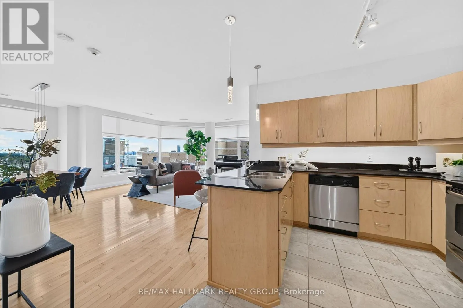 PH05 - 235 KENT STREET