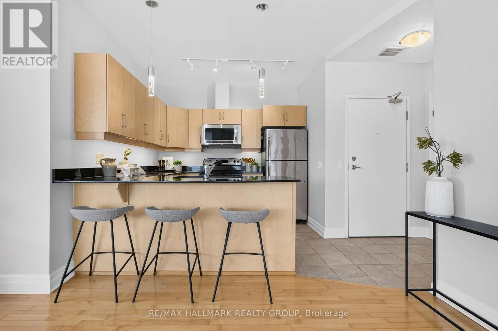 PH05 - 235 KENT STREET