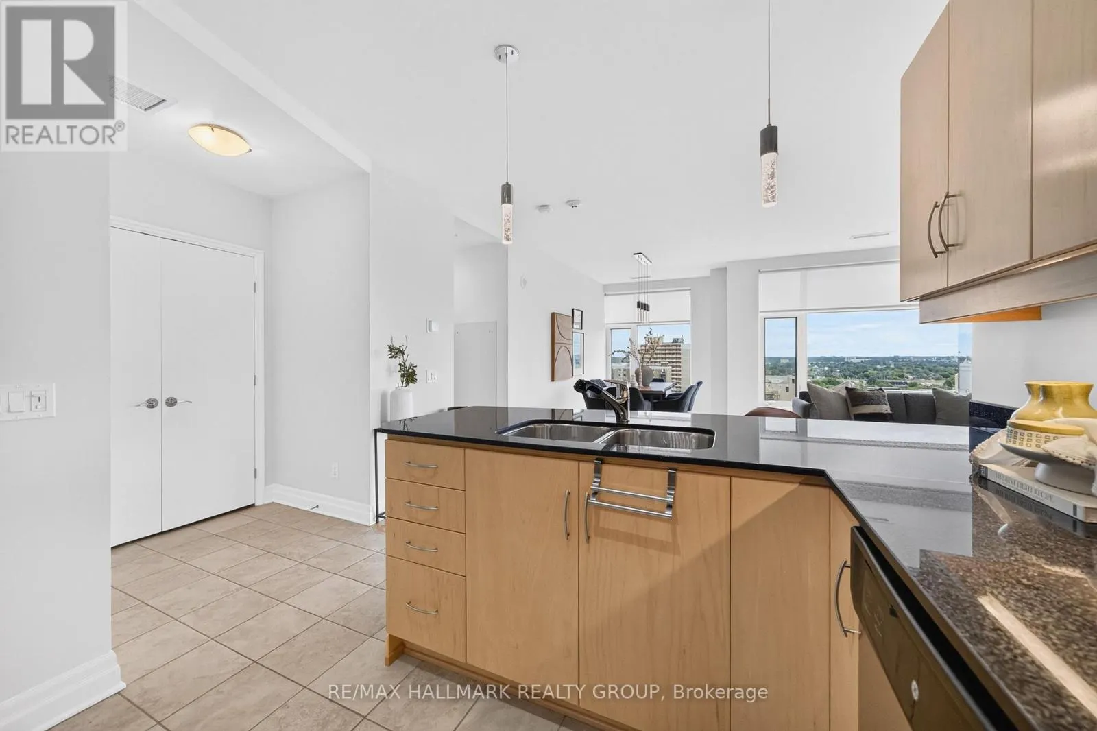 PH05 - 235 KENT STREET