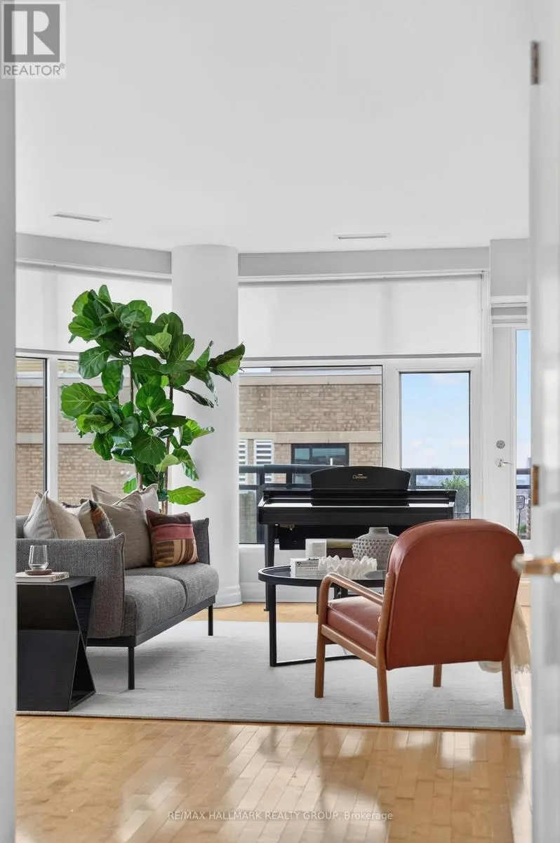 PH05 - 235 KENT STREET