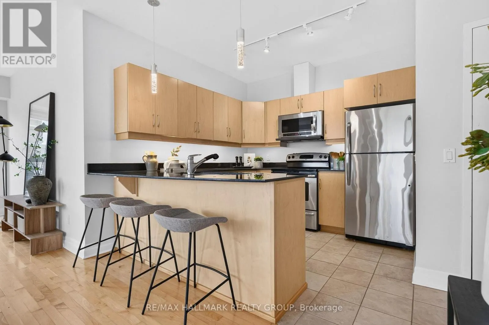 PH05 - 235 KENT STREET