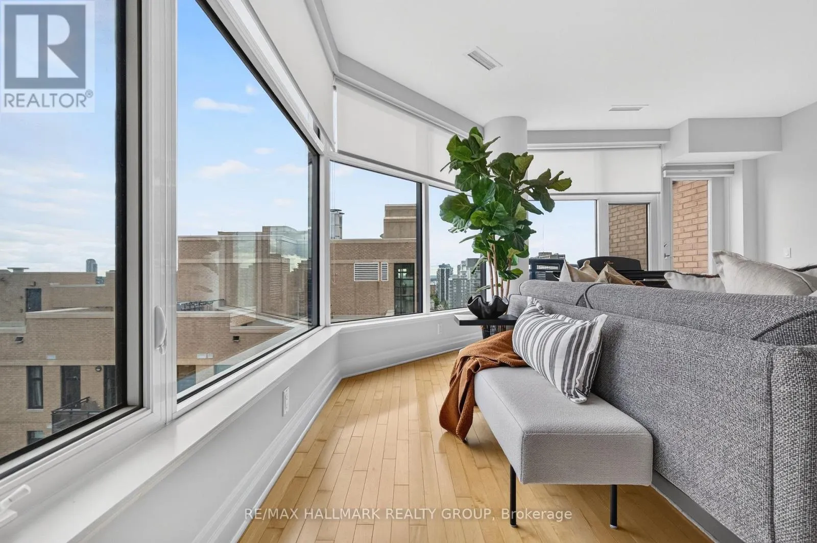 PH05 - 235 KENT STREET