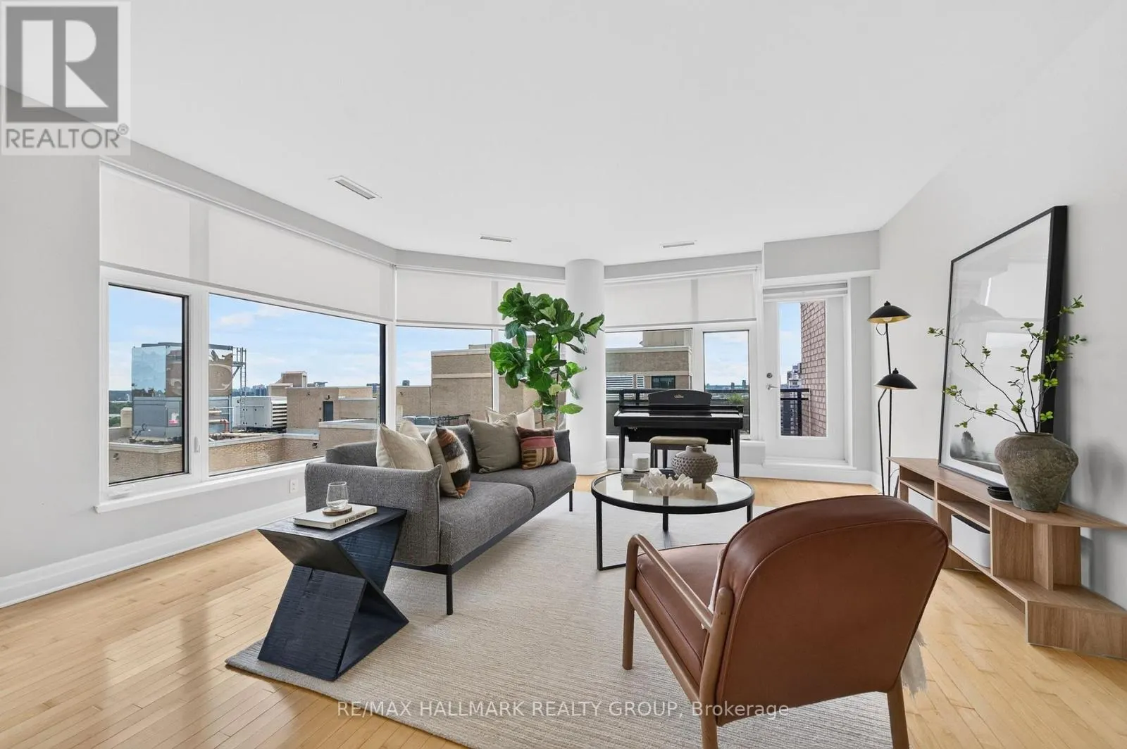 PH05 - 235 KENT STREET