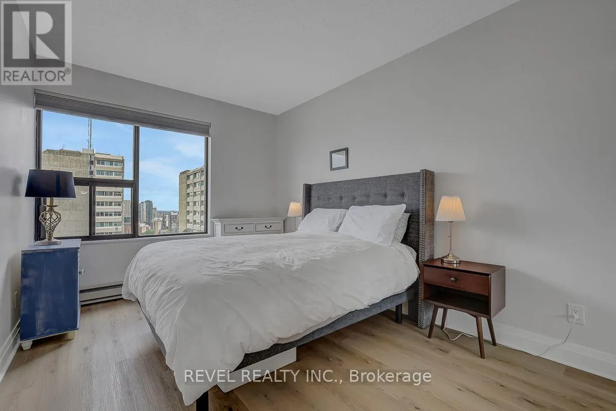 2003 - 556 LAURIER AVENUE W