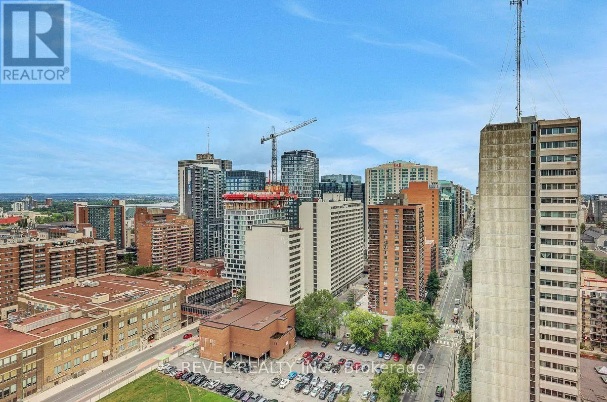 2003 - 556 LAURIER AVENUE W