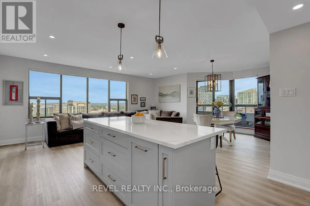 2003 - 556 LAURIER AVENUE W