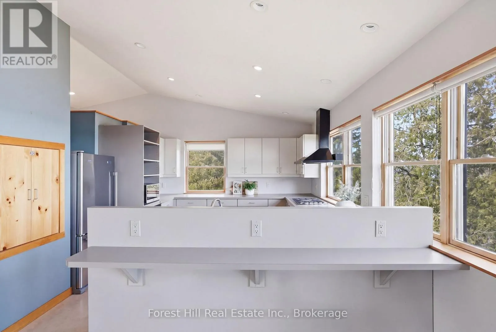 295 LAKESHORE ROAD N