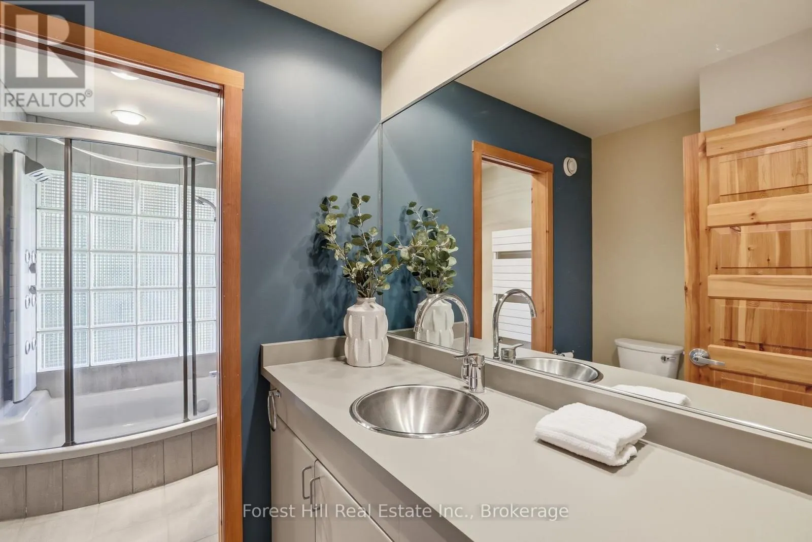 295 LAKESHORE ROAD N