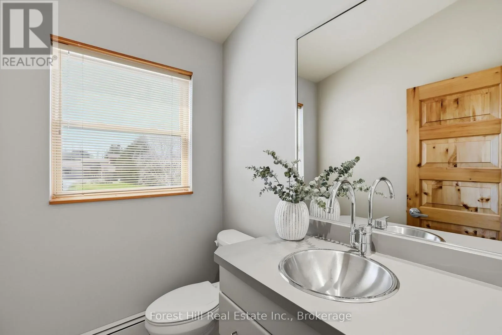 295 LAKESHORE ROAD N