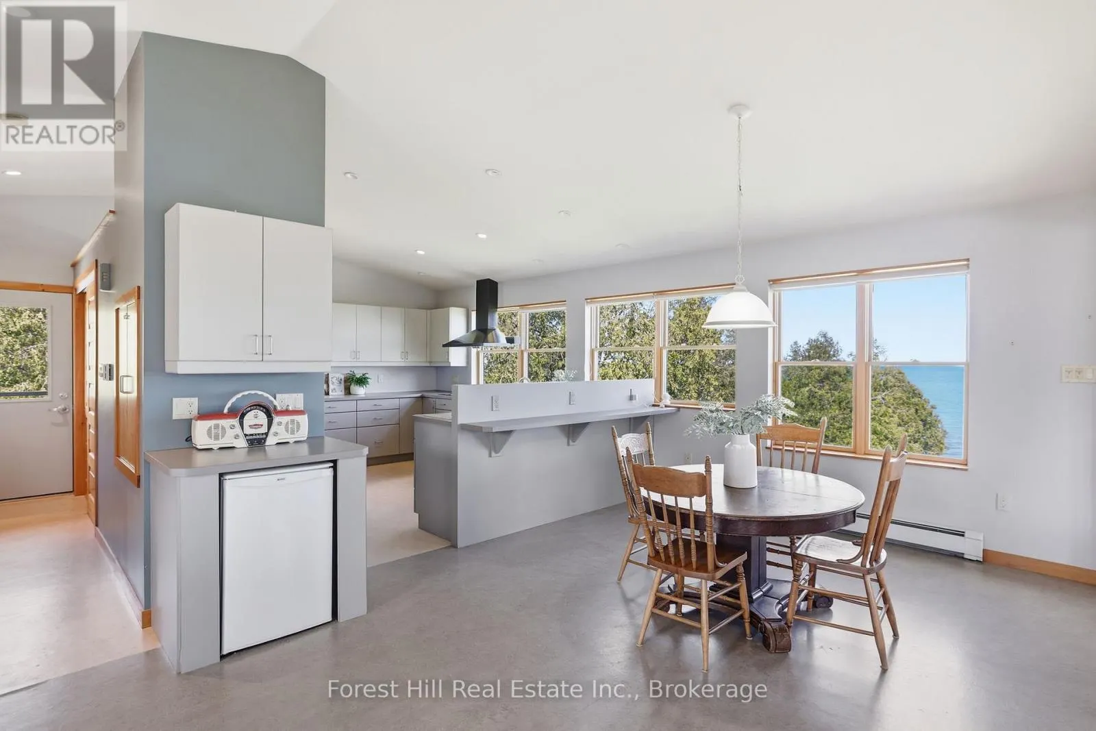 295 LAKESHORE ROAD N