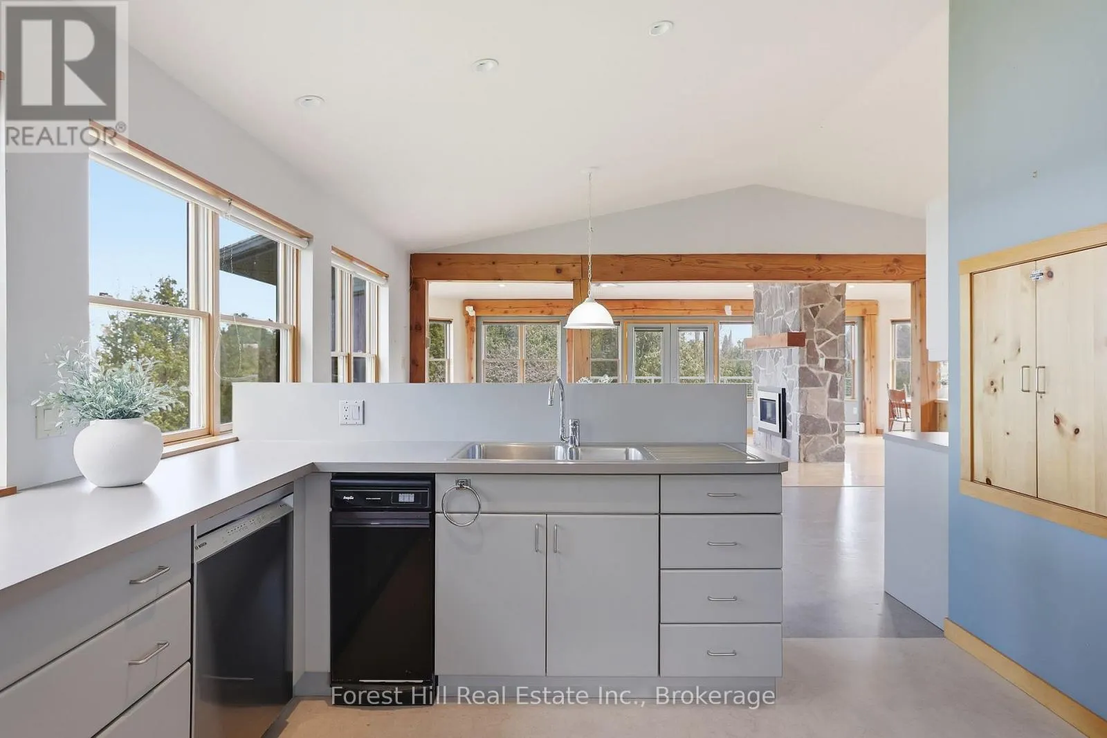 295 LAKESHORE ROAD N