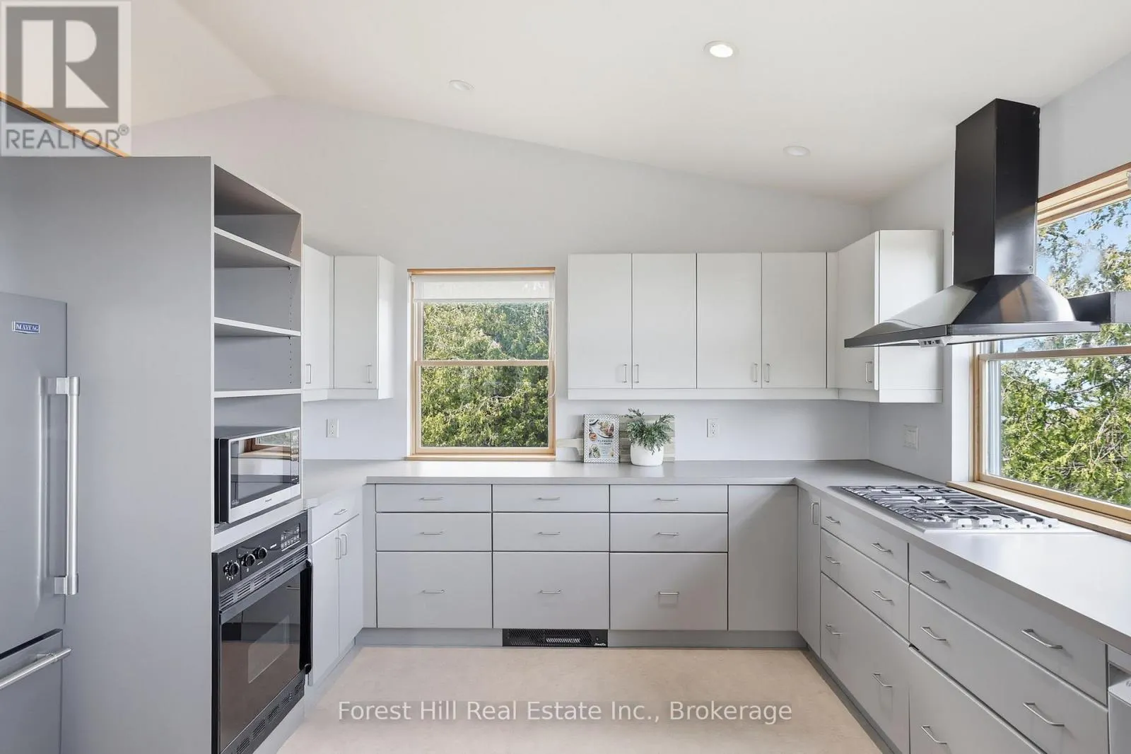 295 LAKESHORE ROAD N