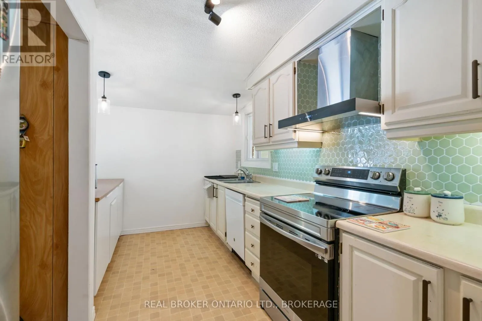 121 ST. GEORGE STREET W