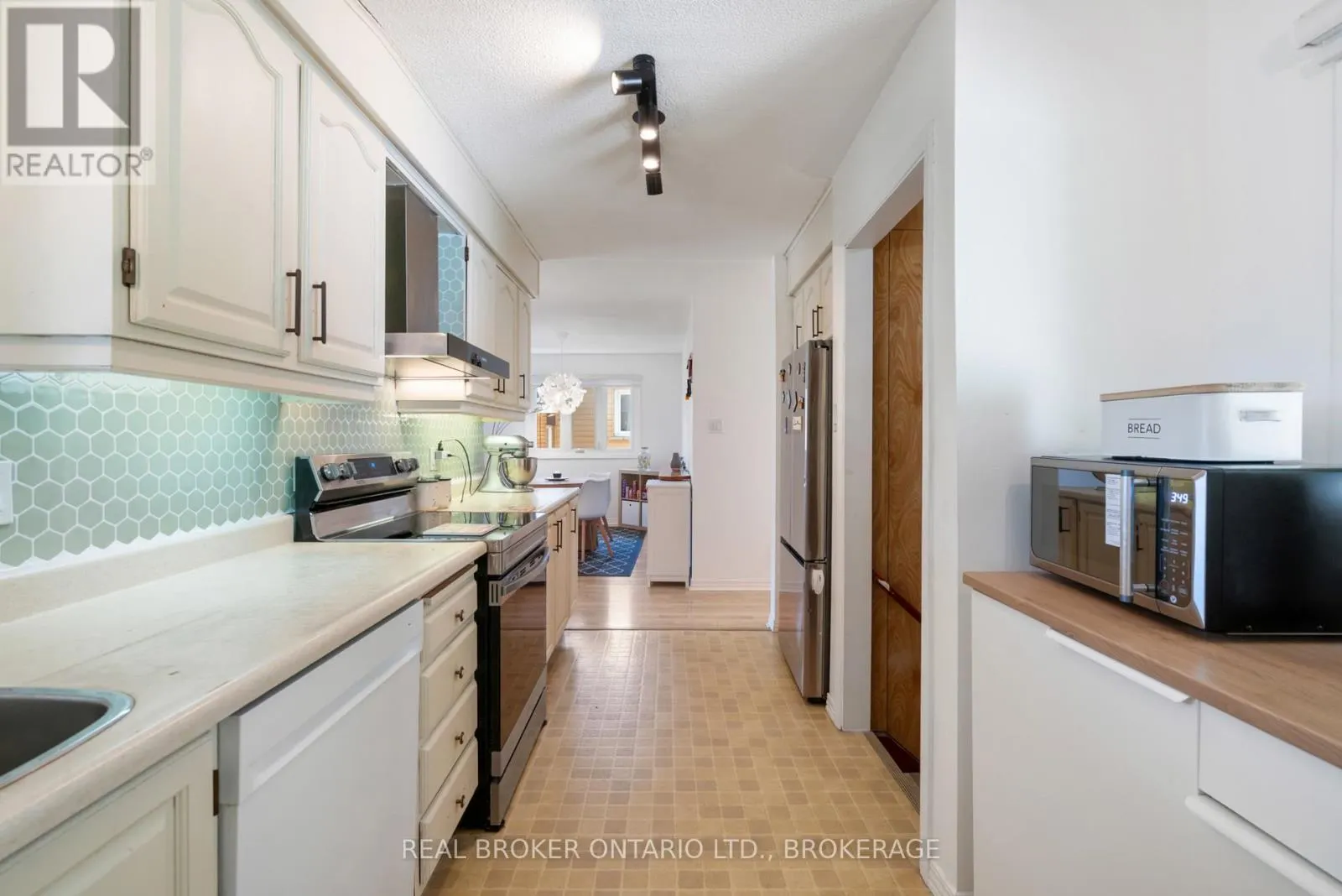 121 ST. GEORGE STREET W