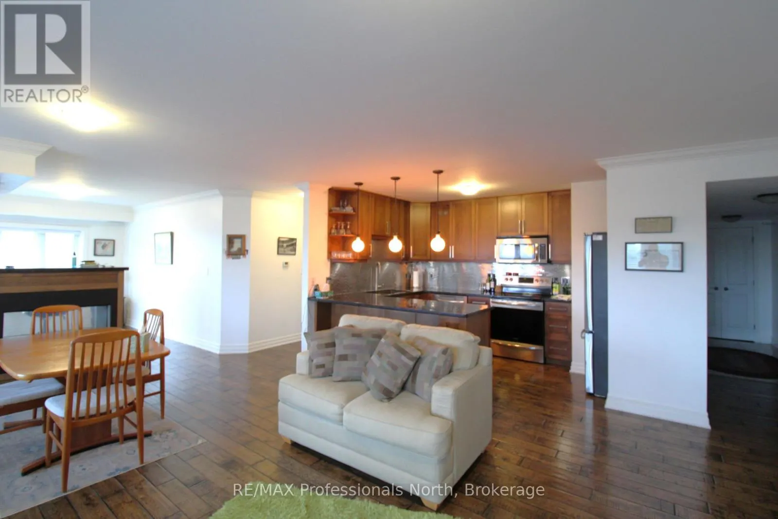 402 - 26 DAIRY LANE #402