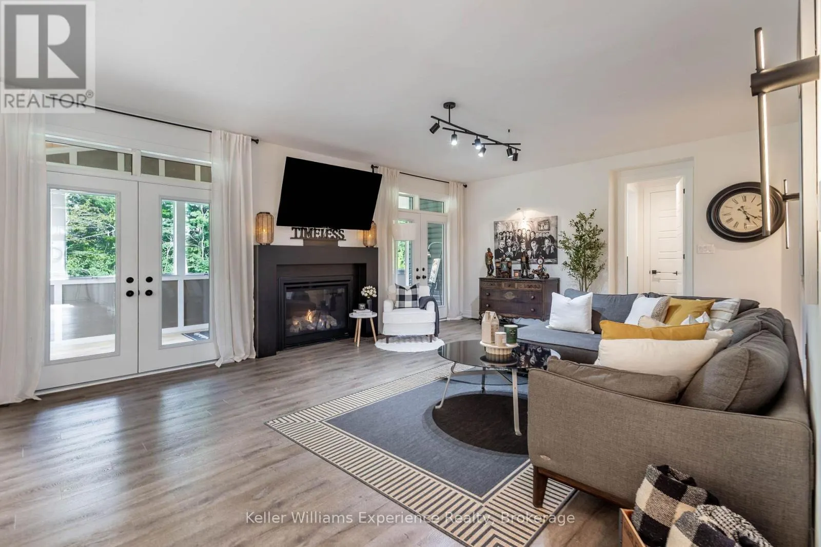 38 DYER CRESCENT