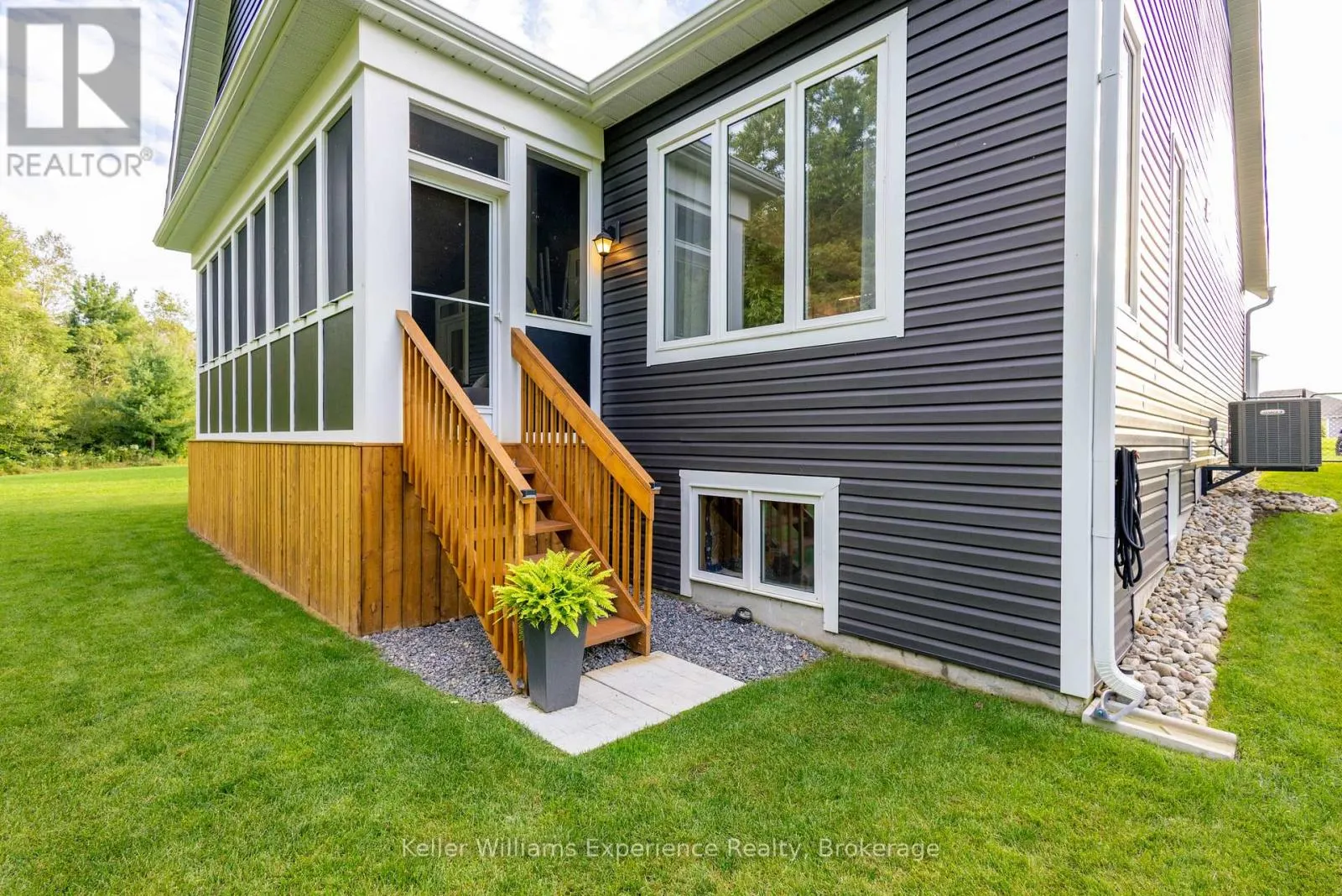 38 DYER CRESCENT