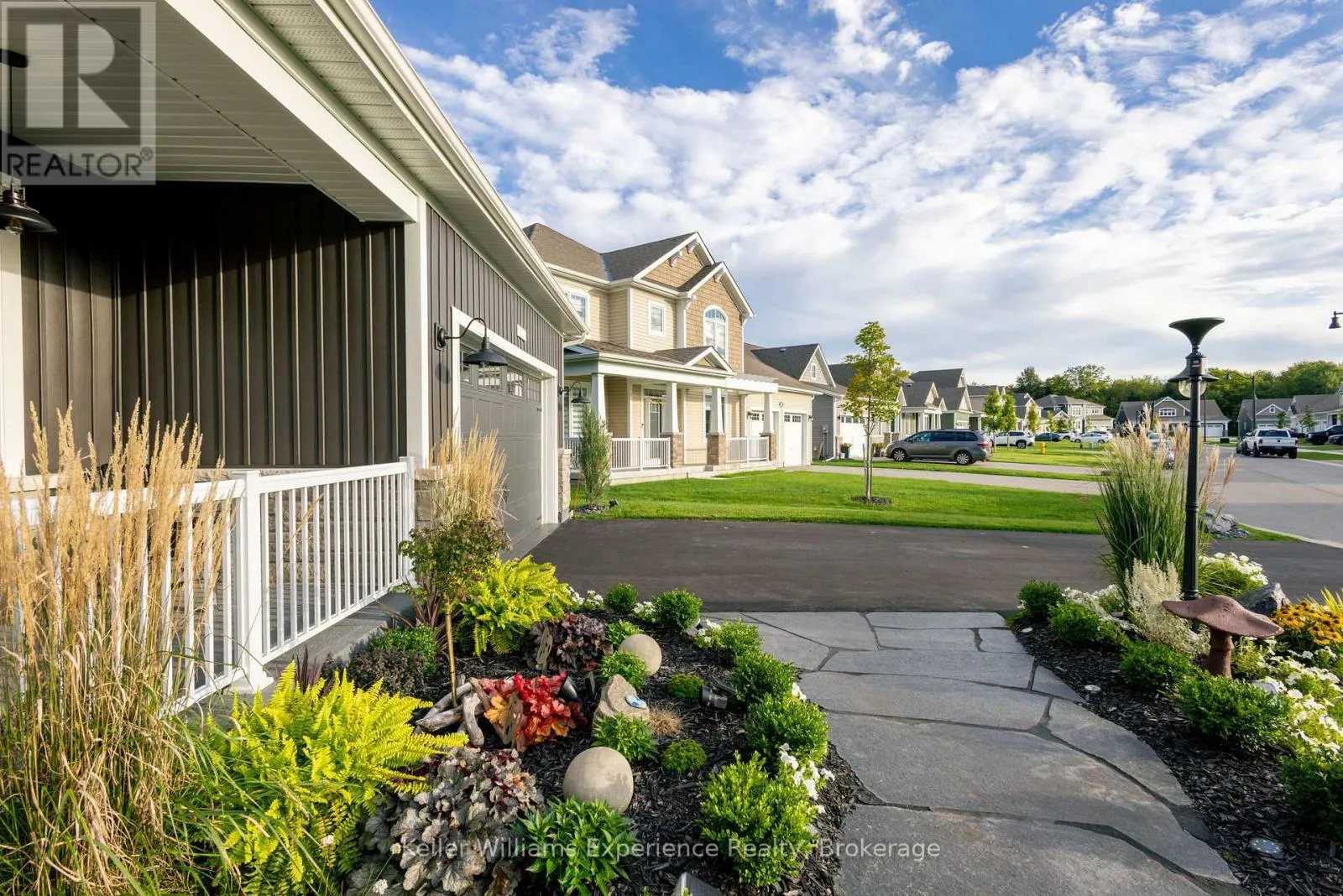 38 DYER CRESCENT