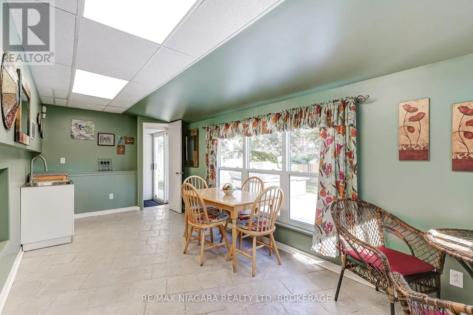 33 HURRICANE ROAD