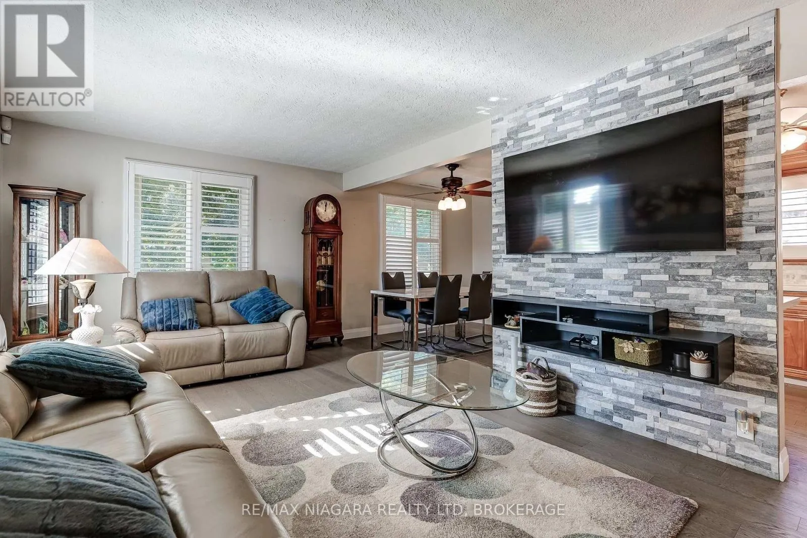 33 HURRICANE ROAD