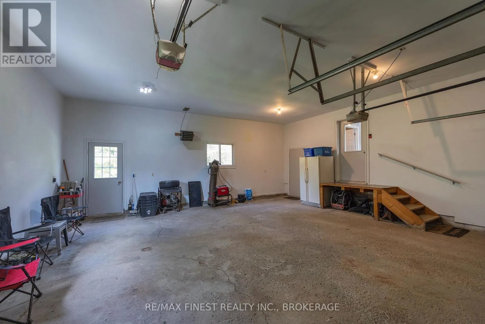 995 BRIDGE STREET W