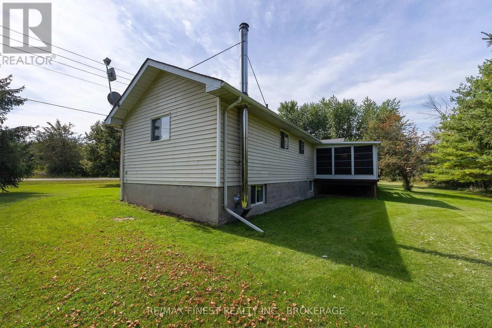 995 BRIDGE STREET W