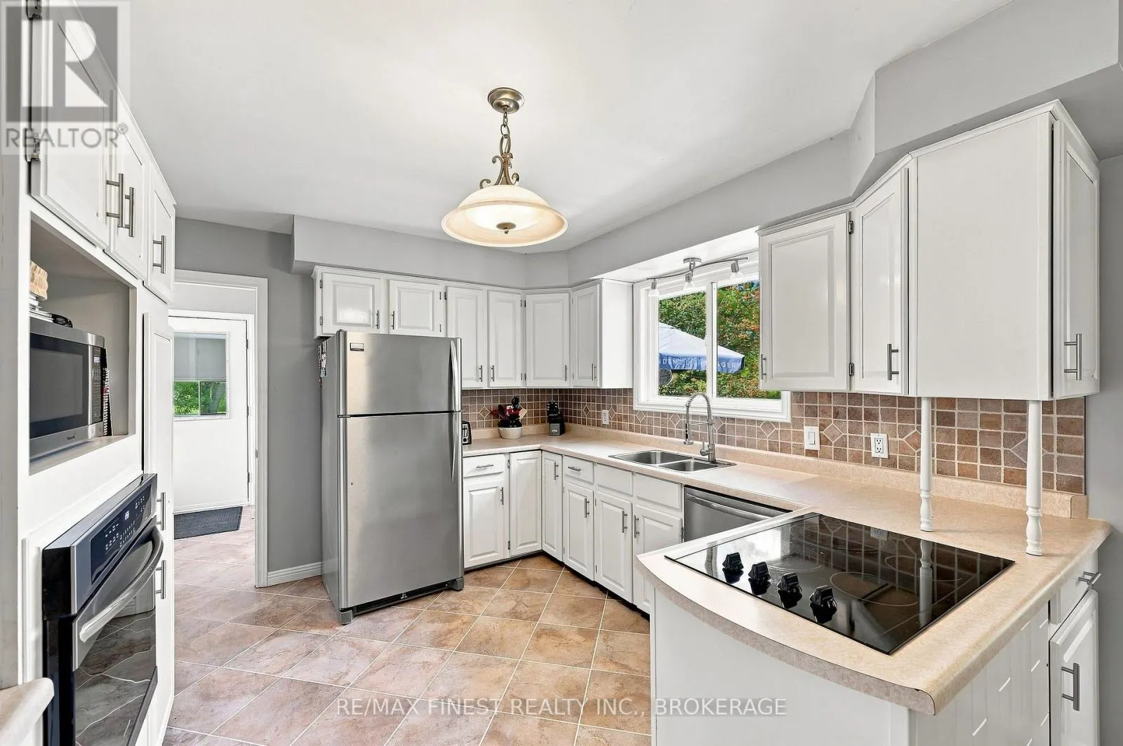 995 BRIDGE STREET W