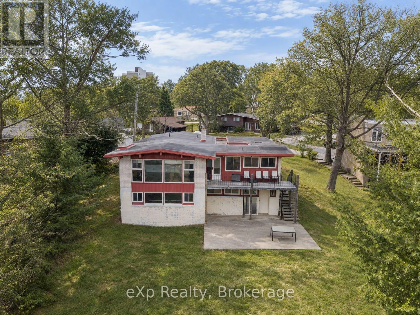 8 SUNSET AVENUE