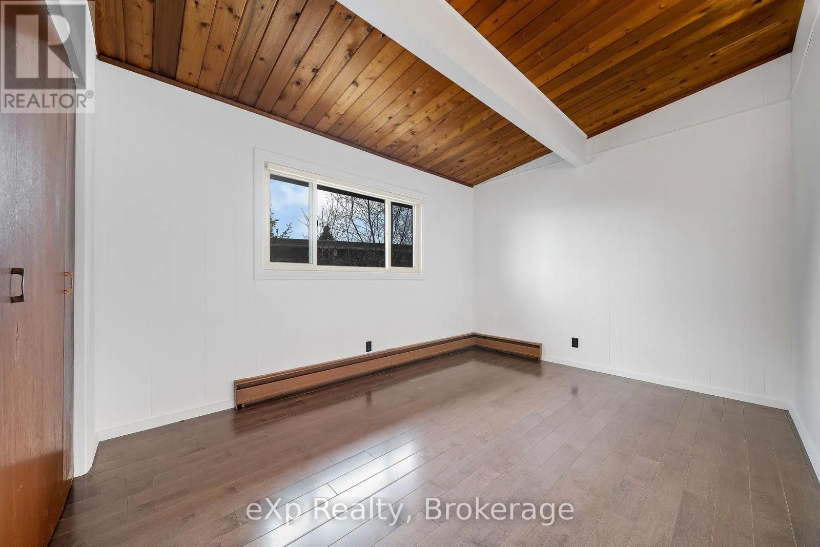8 SUNSET AVENUE