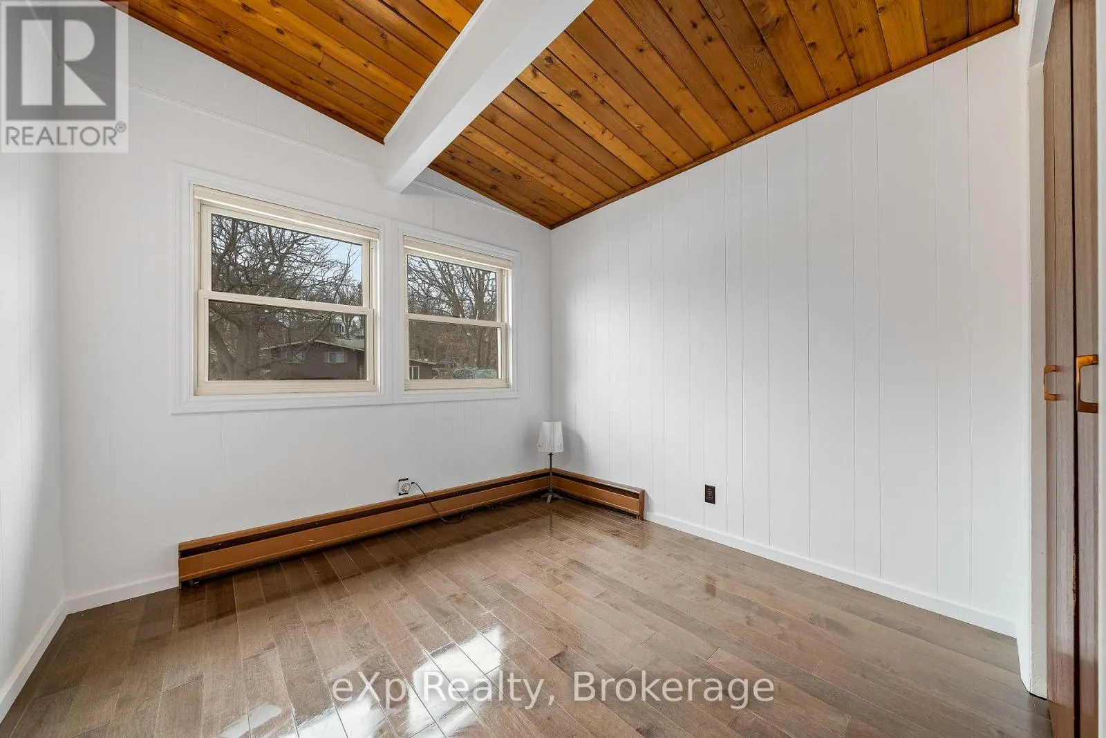 8 SUNSET AVENUE