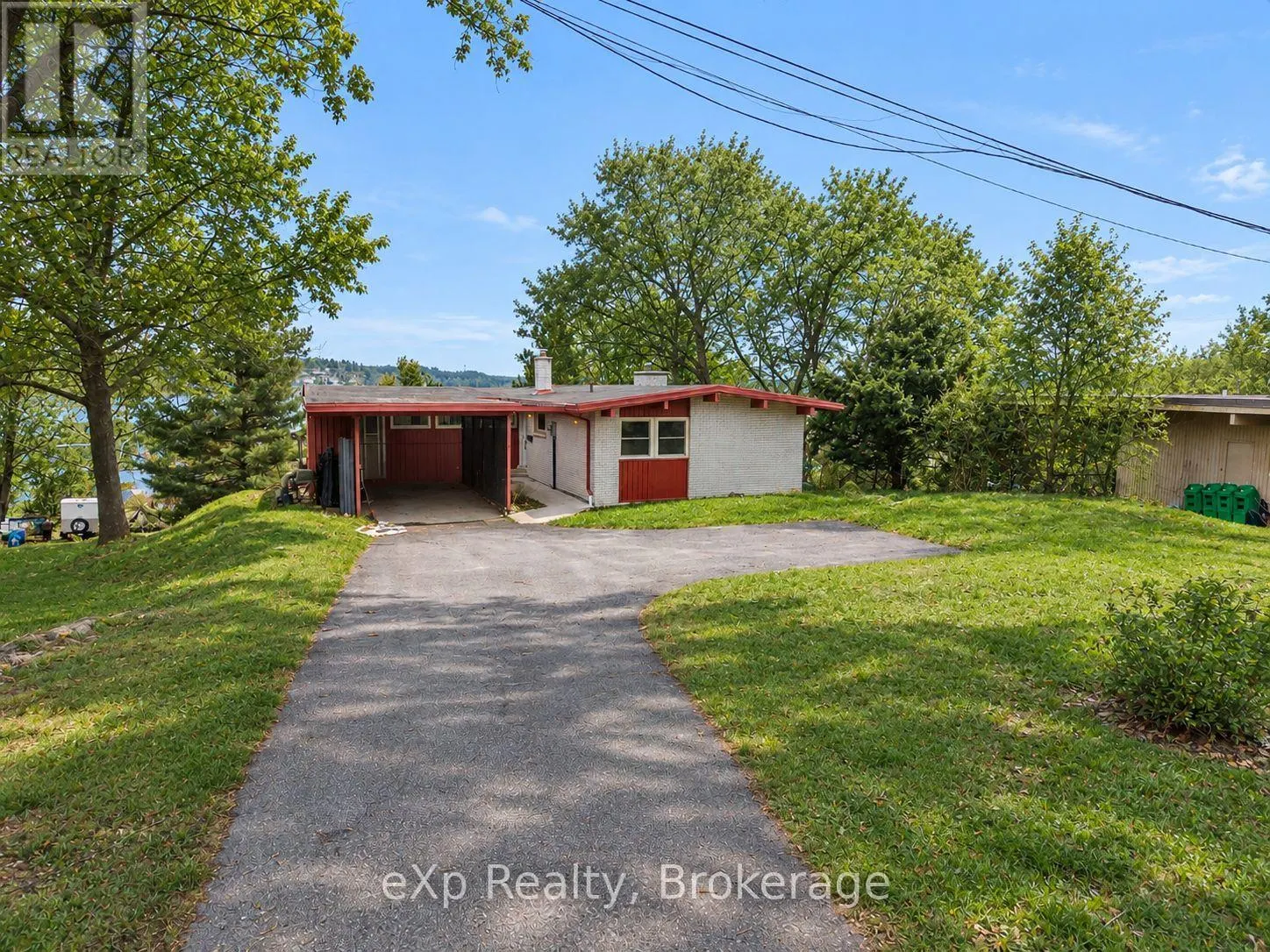 8 SUNSET AVENUE