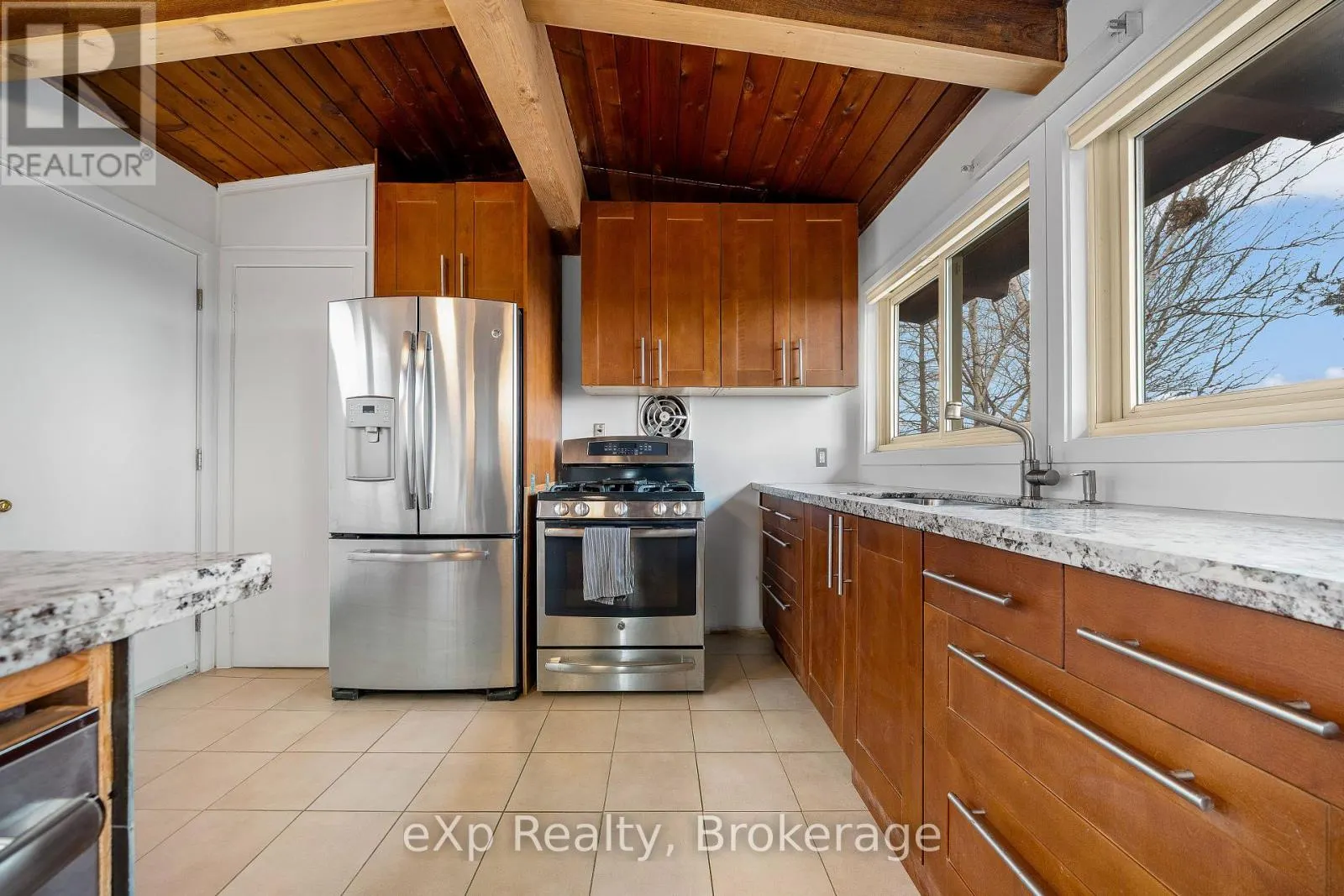 8 SUNSET AVENUE
