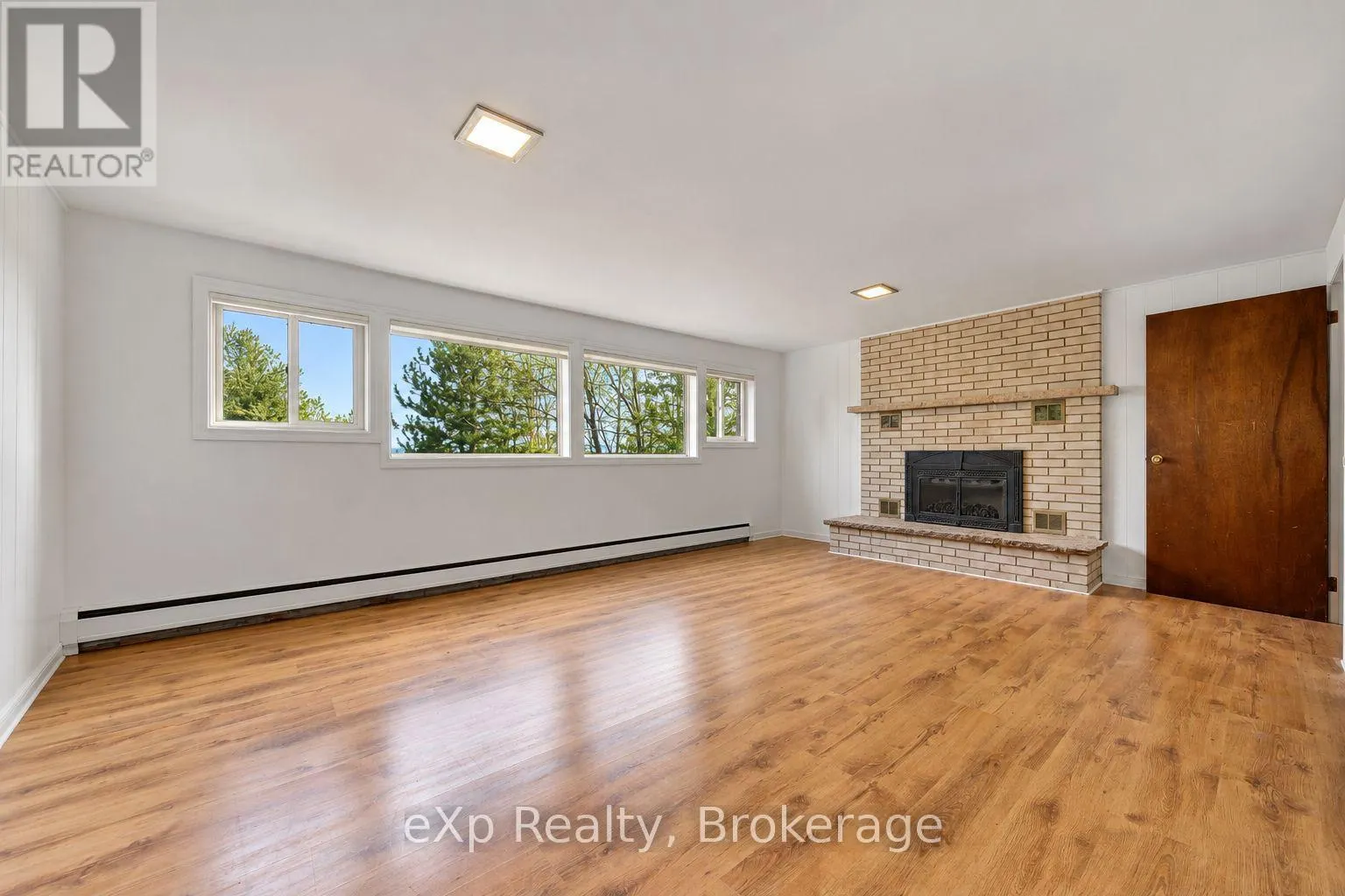 8 SUNSET AVENUE