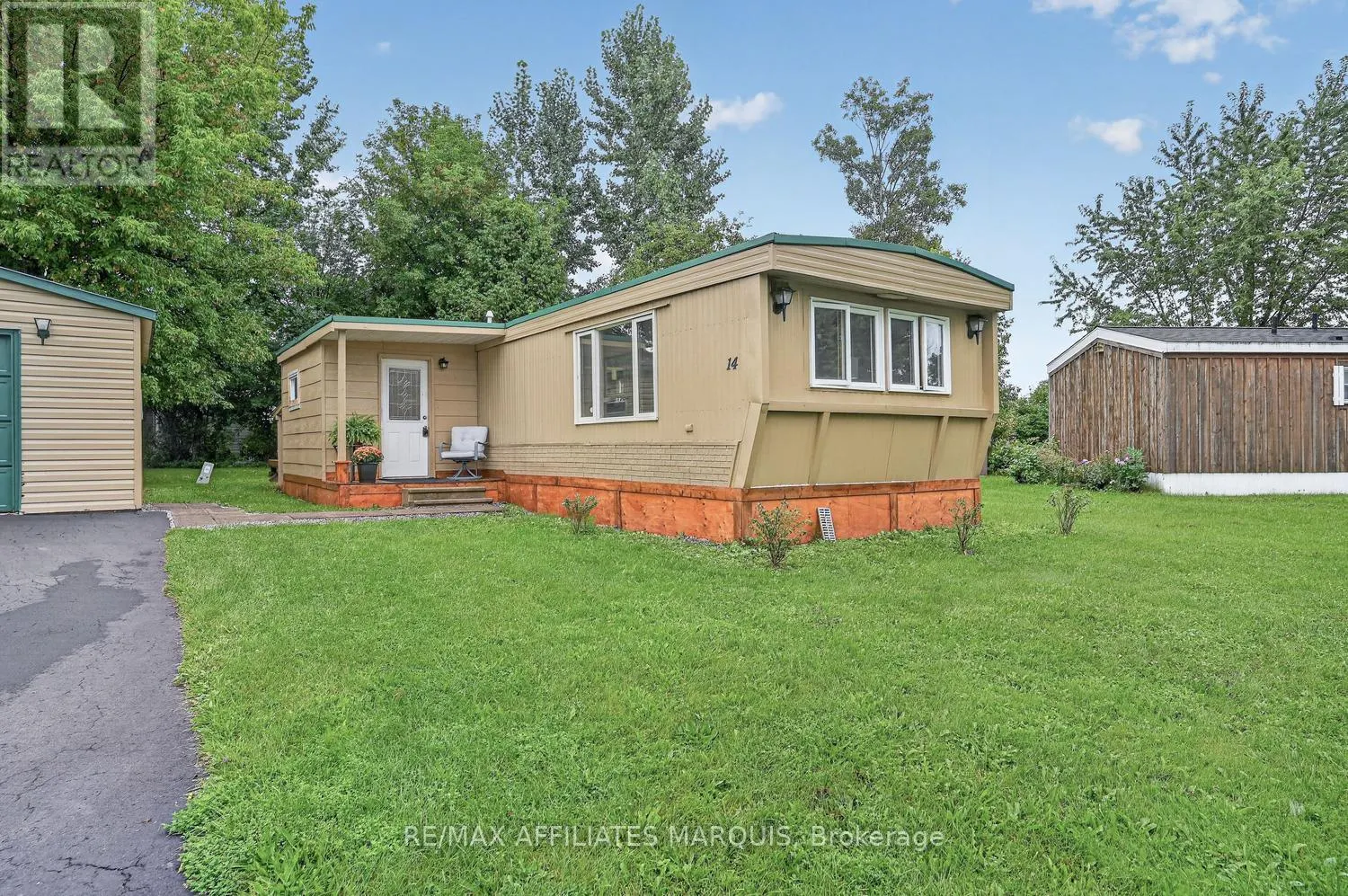 14 SADDLE AVENUE