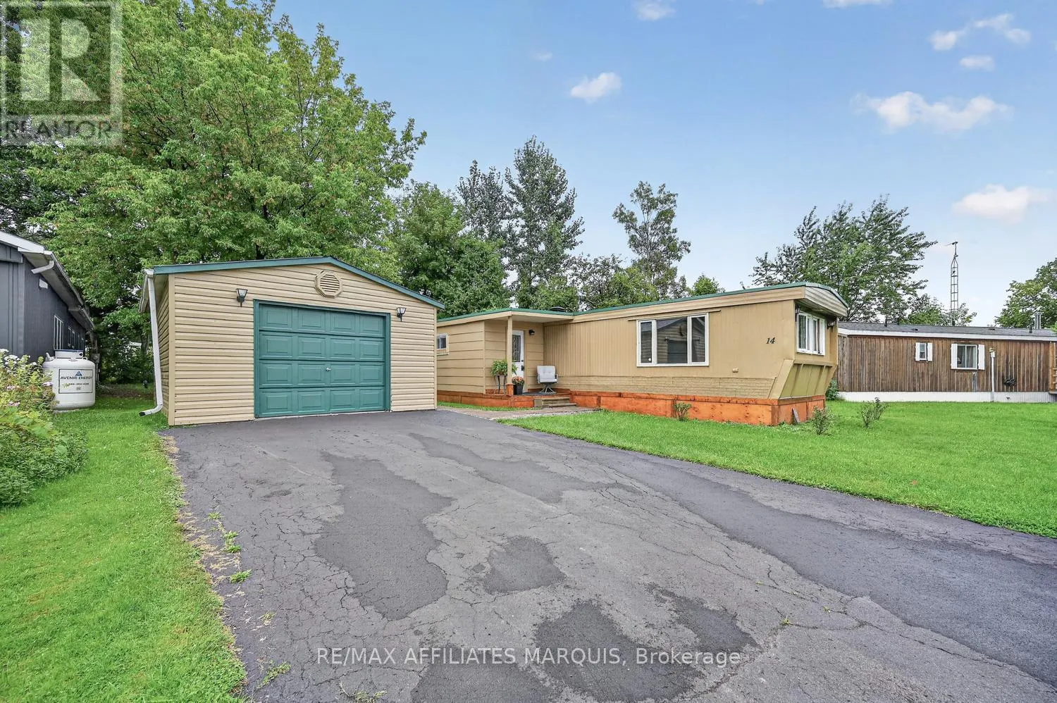 14 SADDLE AVENUE