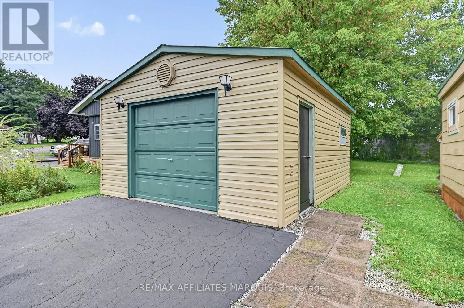14 SADDLE AVENUE
