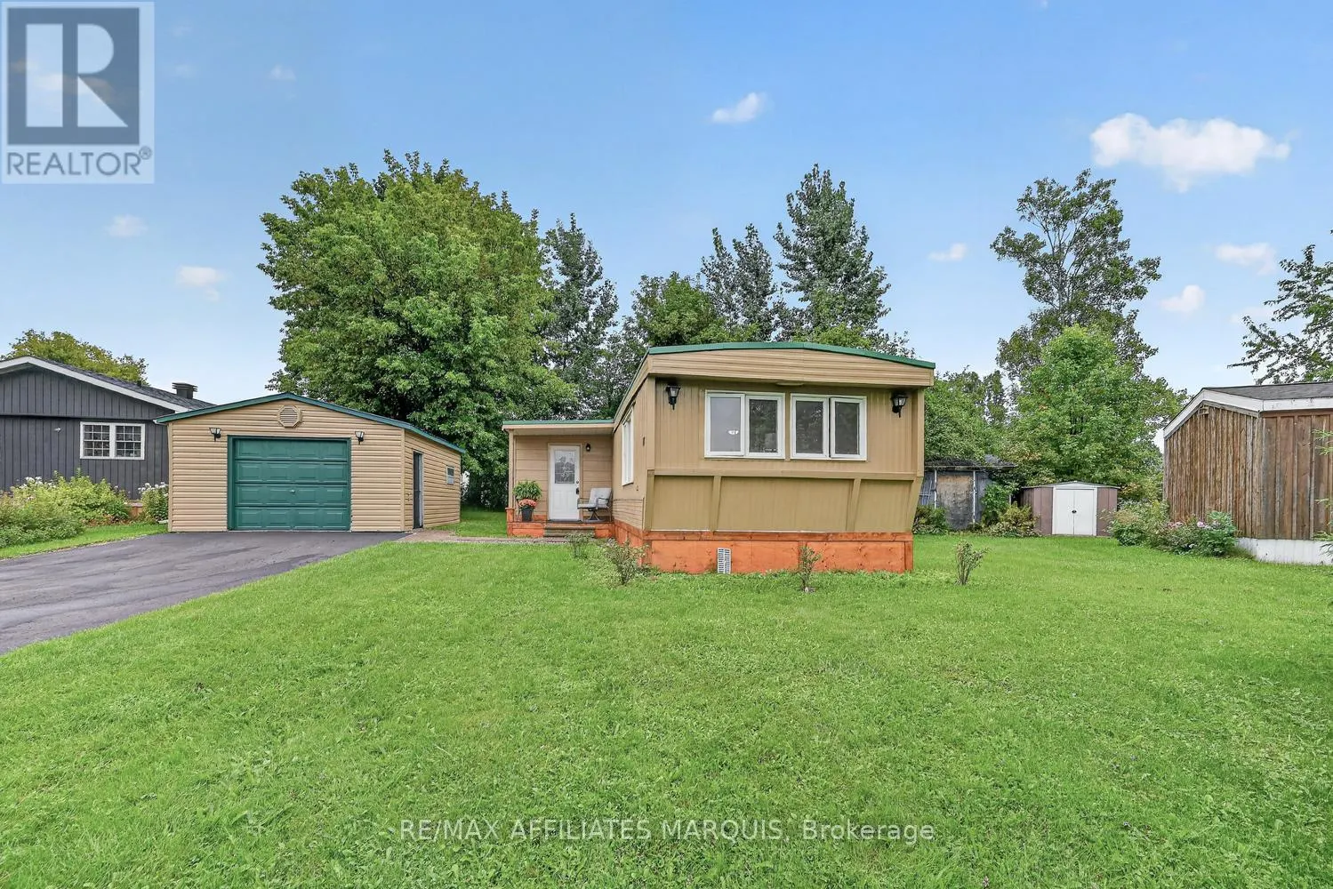 14 SADDLE AVENUE
