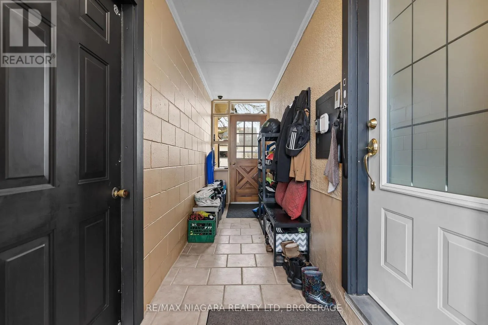 506 MAIN STREET W