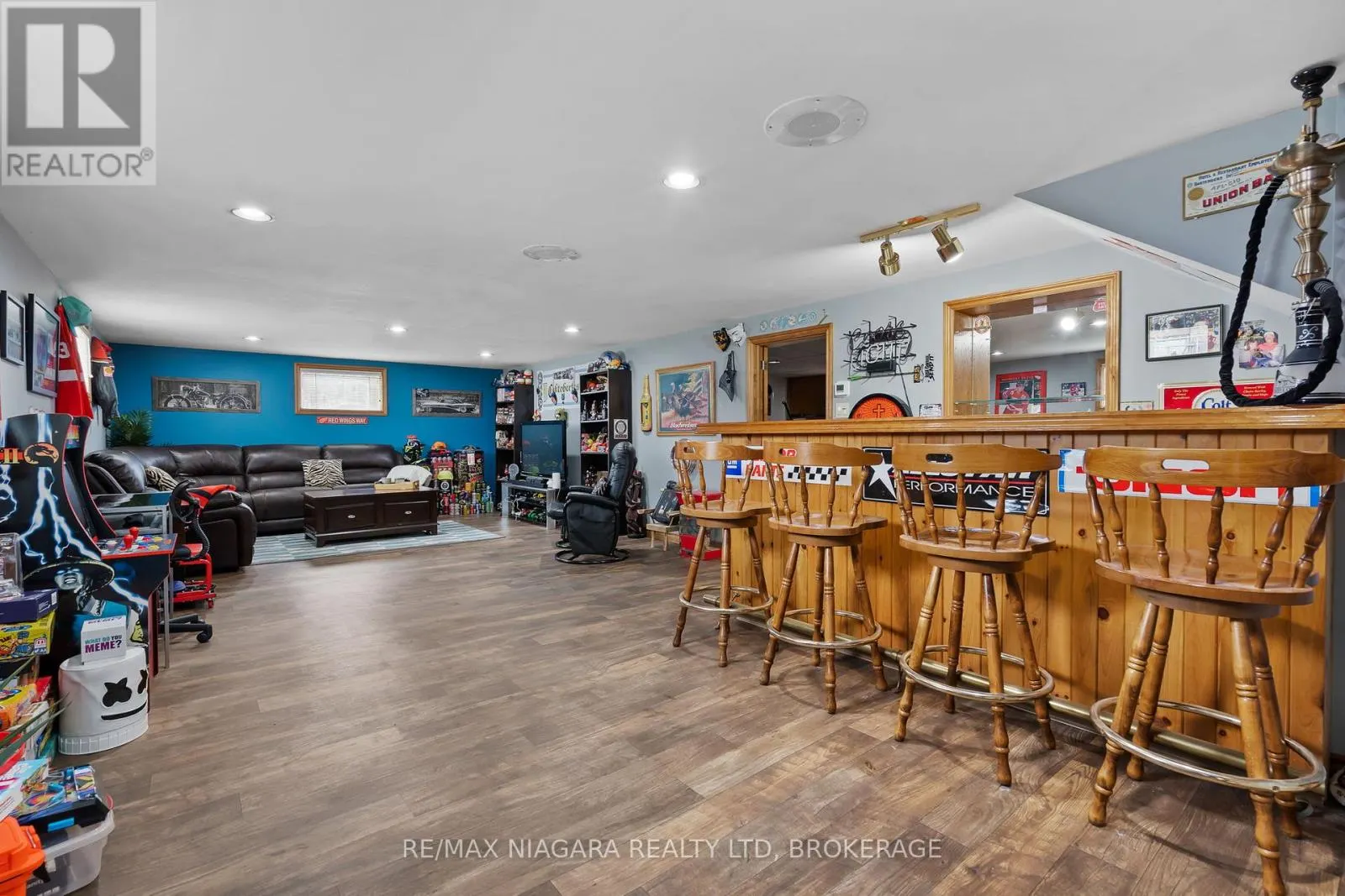 506 MAIN STREET W