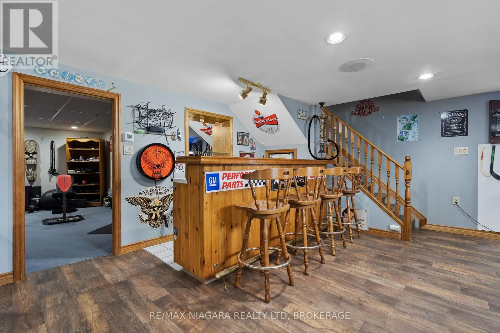 506 MAIN STREET W
